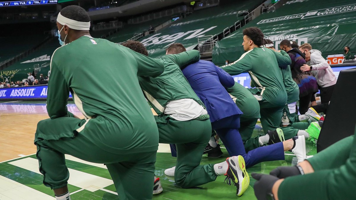 bucks-kneel